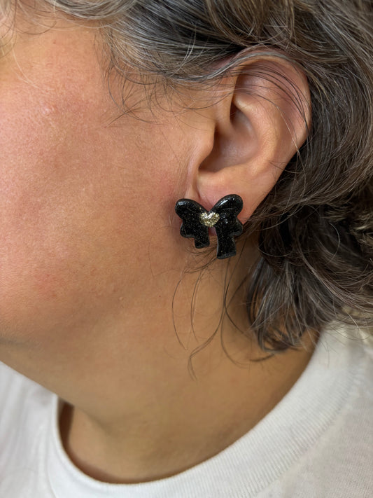 Puces d’oreilles nœud brillant – Fait main