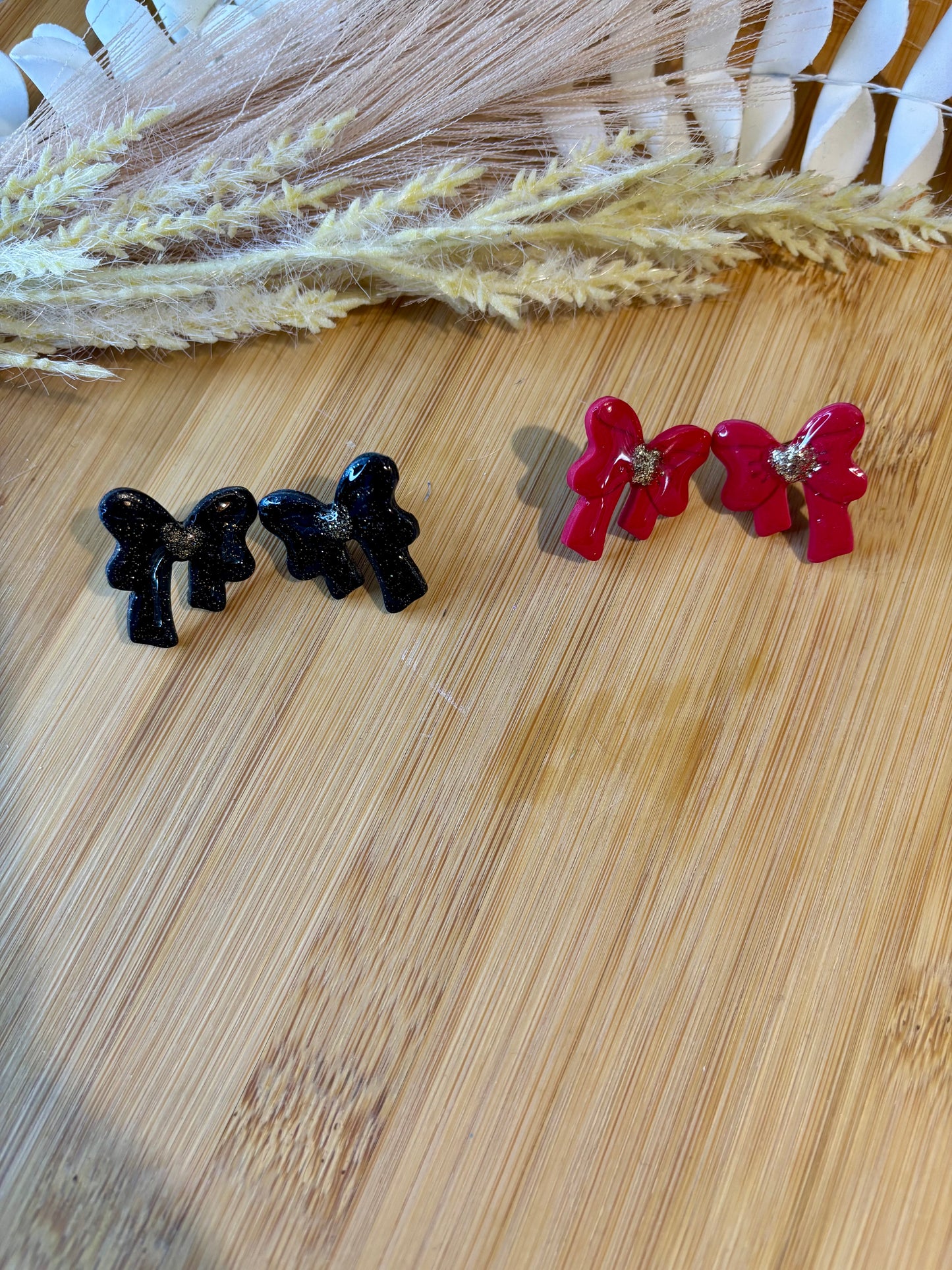 Puces d’oreilles nœud brillant – Fait main