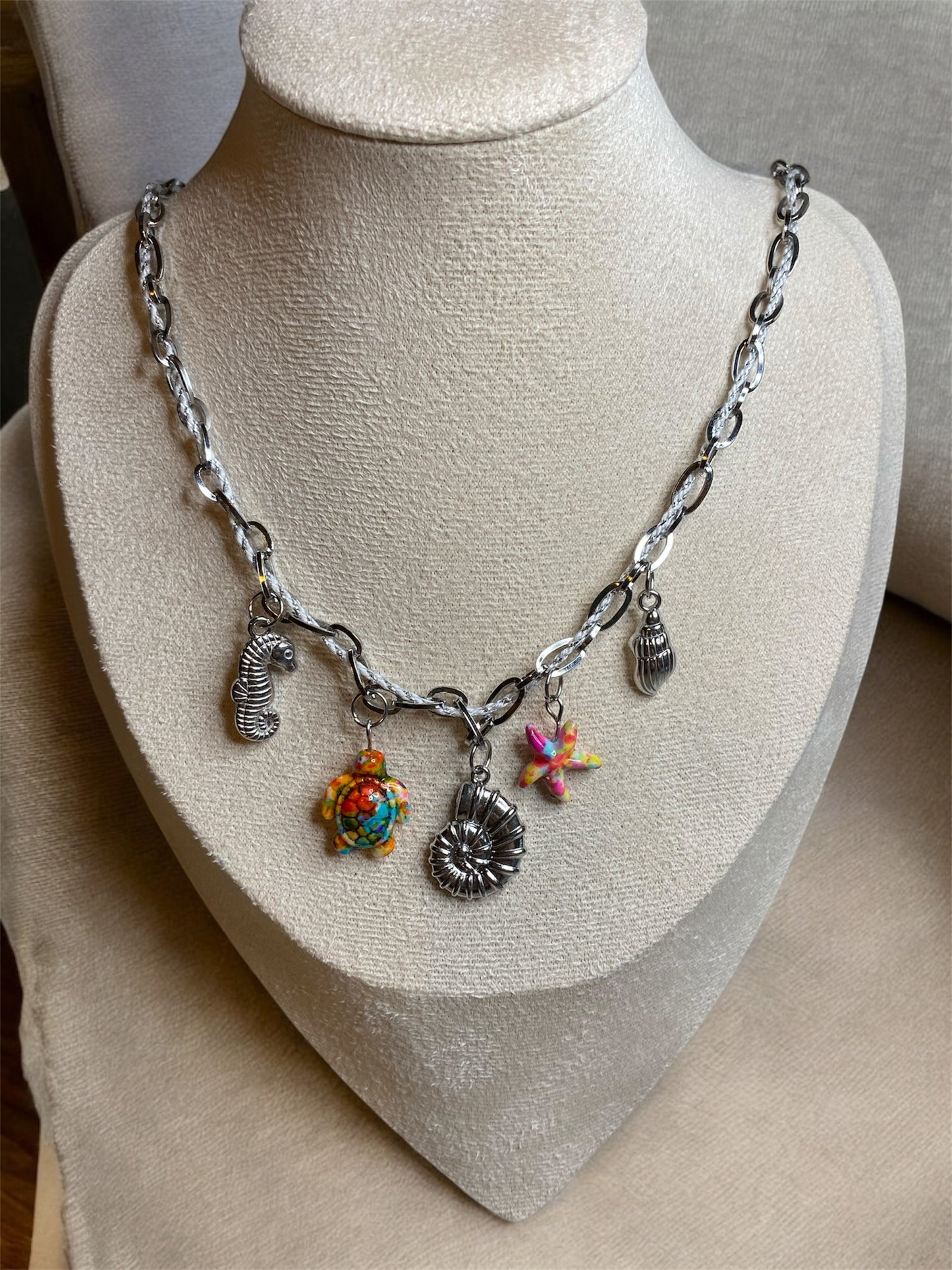 Collier charms