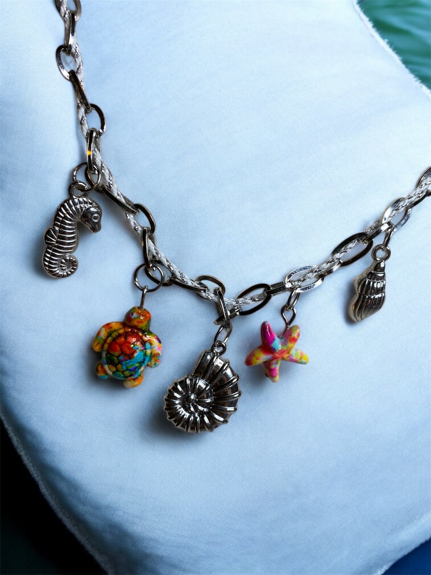 Collier charms