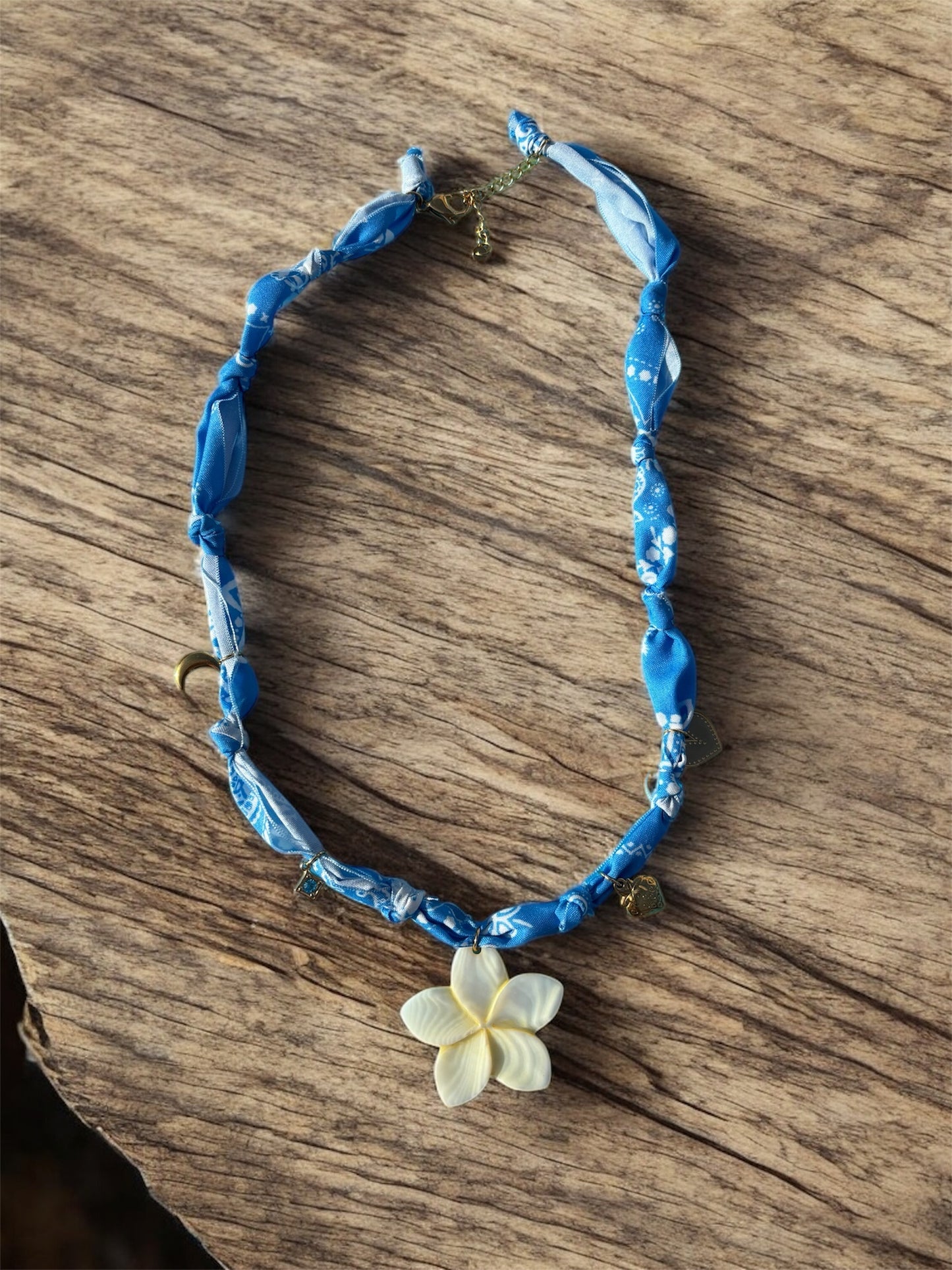 Collier bandana